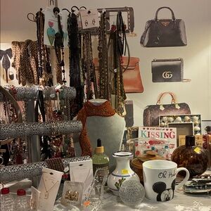 necklaces, bracelets, earrings, treasures, collectibles, accessories